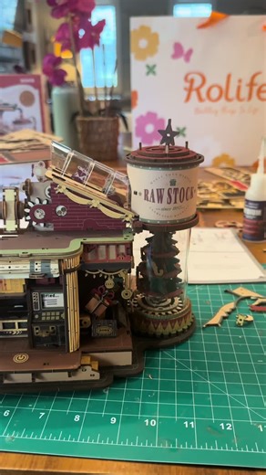 Quick real-time check-in so you can see just how much progress we’ve made on the ROKR x Rolife Dream Gift Factory. ✔️ Spinning Christmas tree inside the clear glass shroud ✔️ Conveyor belt now fully enclosed in its own clear casing ✔️ A massive rotating rod wrapping around what looks like the factory water tower This thing is layered. There’s movement on the ground floor. Movement on the second floor. Movement inside glass. Movement outside the structure. It’s mechanical chaos in the BEST way po