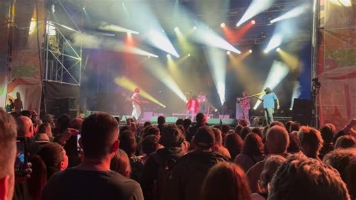 Rocking out on a Friday night with King stingray at Queenscliff 2025 #Kingstingray #qmf2025 #qmf | Print Innovator | Facebook