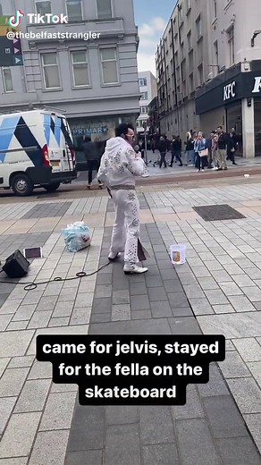 belfast city centre at lunch time is like feeding time at the zoo. #belfast #jelvis #ireland #northernireland