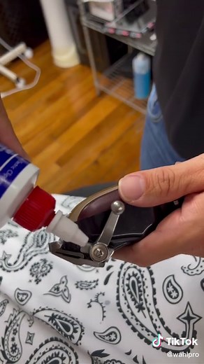 Properly Oil Your Clippers: A 5-Step Guide