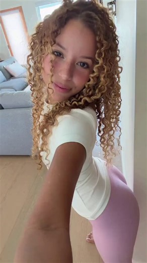 Loser! You're so weak when I look at you, good only for making me rich 💸You're my puppy, my thing that will do anything for me because I'm your favorite mistress 🥰Findom catfish scammer loser goon 2dfd paypig rtslave rtsub domme humiliation sph