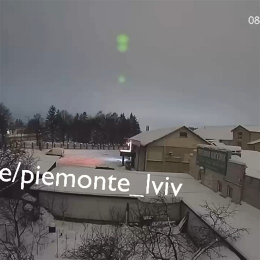 CEAN | Video shows Russian Oreshnik IRBM strike from CCTV in Lviv 📹🇺🇦 New footage captures the Oreshnik intermediate-range ballistic missile... | Instagram
