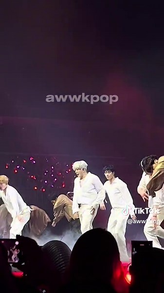 FINALLY I LIVE LONG ENOUGH TO SEE ASTRO LIVE BUT THIS STAGE SENT ME TO HEAVEN #ASTRO #astrostargraphy #stargraphy #CapCut #아스트로 #astroad #astroad2025 #aroha @ASTRO 아스트로