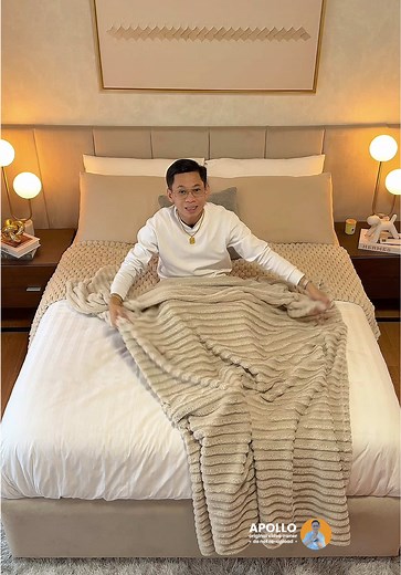 Queen Size Bed and Blanket Details