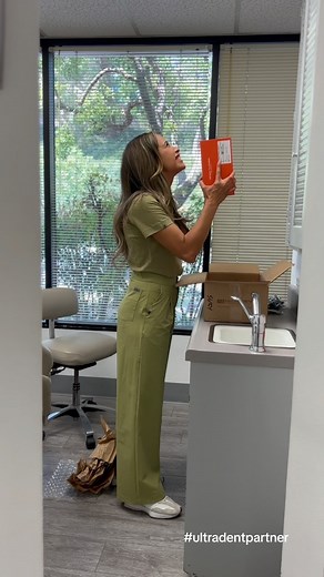 Jasmine | Dental Hygienist | I am in love with the New Ultrapro™ Tx Cordless handpiece! It’s lightweight, ergonomic, works with most prophy angles, holds a charge all... | Instagram