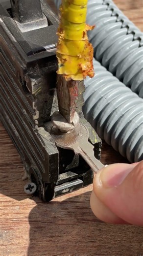 Practical and Easy Circuit Breaker Repair Few People Know #Electrical #DIY #RepairTips #LifeHacks