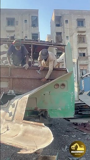 Bus Scrapping Uncovered: How Old Buses Are Dismantled for Parts! 🚍