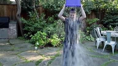 Saiba como o desafio do balde de gelo começou e se espalhou