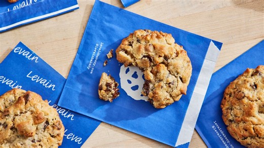 Levain Bakery opens its doors in Rittenhouse Square