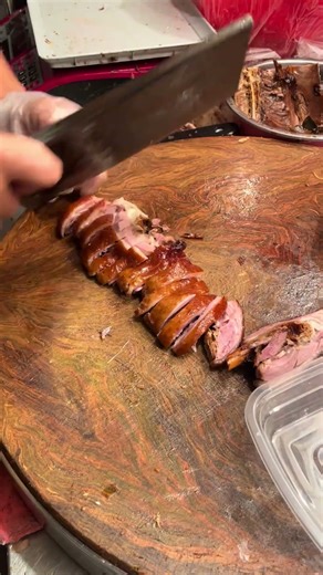 Delicious big crispy goose 😋! #food #bbqmeat #bisonmeat #chinesefood #delicious #meatmarket #cooking