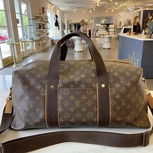 Now buying handbags for cash. Clean out your closet bring your luxury handbags to The Vault. We are safely open and ready to greet you. Open Monday–Saturday from 11am-5pm. | The Vault Luxury Resale