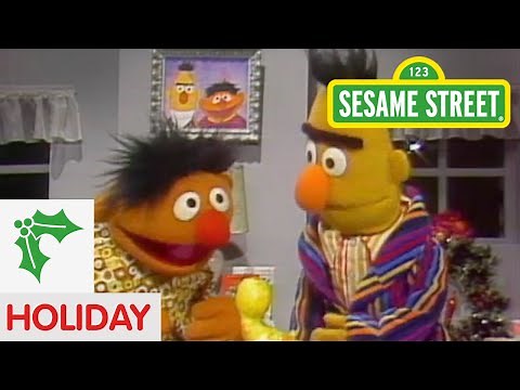 Sesame Street: Bert and Ernie Exchange Gifts