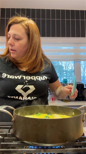 Ce soir on cuisine la morue. Aimes-tu ça ?! Une recette qui prend 5 minutes on adore 🥰 Pour t’abonner https://my.tupperware.ca/VALERIELAPENSEE/Enroll 🤩 Si tu veux avoir accès à nos recettes et à des produits Tupperware en rabais 📦 joignez les promos Tupperware de Valérie 👉 https://bit.ly/promovalerie | Maria Meriano Business Leader of Tupperware Les Diamants