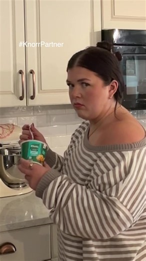 When you’re hangry and don’t want to spend too much time in the kitchen, @knorr cups are here!! I grew up eating these all the time and they still hit the spot. #KnorrPartner