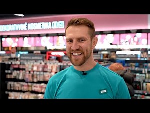 Ką žmonės dirba visą dieną? Stonkus „Droge“ rinko klientei lūpdažį ir lygino marškinėlius