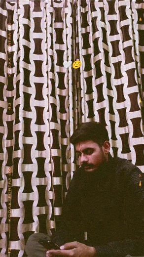 Saksham Arjariya on Instagram: "Hay me 💖 mar hii 👋 jaau 🥲#viral #love #sing #musician #home @saksham_maharaj_302"