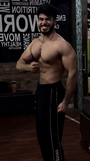 @sidhantvohra__ on Instagram: "Read caption before assuming anything (Had to reupload this due to some errors in the previous reel) Main Navratri mein bhi non-veg khata hoon. Mangalwar, Shaniwar, har din Meri diet 365 din same rehti hai, chahe festival ho ya nahi, kyunki mere sport ki demand hai. Bina non-veg ke mera goal achieve karna possible nahi Ek cheez kabhi samajh nahi aayi Agar non-veg galat lagta hai toh poore saal avoid karo Aur agar sahi lagta hai toh sirf 9 din ke liye bhi kyu chod r