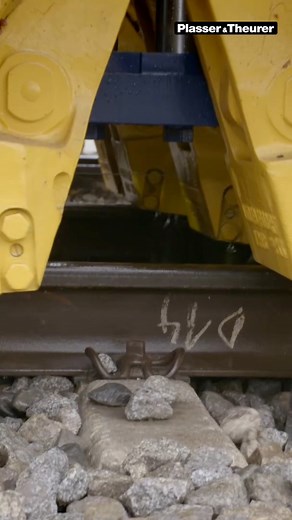 The Tamping Express 09-3X: a high performer. 🚀The high-capacity machine combines top-quality tamping results with a high working speed. 💯💪🏻#plassertheurer #innovationforyou | Plasser & Theurer