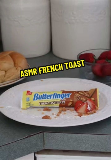 the syrupy, cinnamony and peanut buttery taste of the Butterfinger French Toast bar, it’s basically the real thing 😉🔔