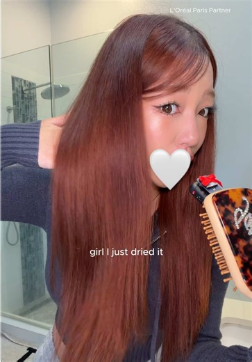 iykyk the mini conditioners in box dye are randomly really good?? i had to put it to the test since yall know my hair has gone thru it… trying the new big mama verison of @loréal paris usa Feria Strength Repair Ultra Care Conditioner available at Walmart 🙍🏻‍♀️ #LOrealParisPartner #LOrealParisHairColor