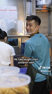 A former secondary school discipline master shared how he left teaching to become a hawker. Read more: https://tinyurl.com/5c5hwbe8 📍Hung Huat Cakes and Pastries Sims Vista Market & Food Centre Blk 49 Sims Pl, #01-48, S380049 | 8 Days Singapore