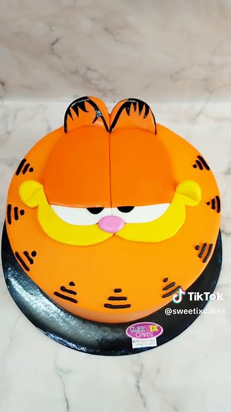 Pastel Garfield: Un Gatito Perezoso y Dulce