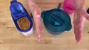 41K views · 112 reactions |  RECEITA: PIPOCAS no MICROONDAS  ✅ Tão fácil de fazer com o Bule Microcook 1L ✅ Defilioso e rápido Veja também: ➡️ Promoções em vigor: https://bit.ly/2FeSk7y ➡️ Catálogo Primavera Verão >> https://bit.ly/33XrSvi  ENCOMENDE JÁ por mensagem privada ou para o email TeW.promocao@gmail.com | TeW em Promoção | Facebook