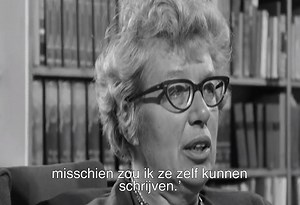 Welk verhaal over Jip en Janneke herinner jij je nog goed? Vanaf 13 september 1952 schrijft Annie M.G. Schmidt elke week een verhaal over de buurkinderen en hun huisdieren. Bekijk hier meer over de schrijfster ↓ https://www.anderetijden.nl/aflevering/247/Annie-oud-en-out | Andere Tijden