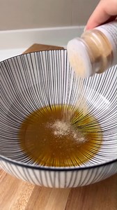 KOFTA de ternera, una de esas comidas que no te esperas que sean TAN RICAS🤤🥩. 👉🏻INGREDIENTES para 4pax aprox: 🍖Relleno: -1 cebolla chica. -1/4 morron rojo. -1/4 morron verde. -1 diente de ajo. -perejil y/o cilantro. -pedacito de jengibre. -2C de fécula de maíz. -2C de pan rallado. -chorrito de aceite. -600g de carne picada. -cebolla en polvo. 🍅Salsa: -líquido de las verduras. -aceite. -cebolla en polvo. -pimentón. -extracto de tomate o si no tienen un toque de ketchup. 🥖Pan (8/10u): -500g