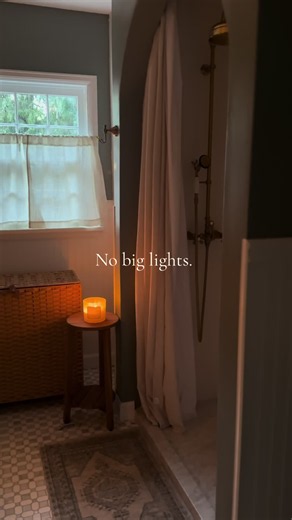 Something about a candle and lamp lighting in the bathroom at night makes it so easy to decompress. #cozyhome #bathroomdesign #cozybathroom #bathroomdesign #cozyathome