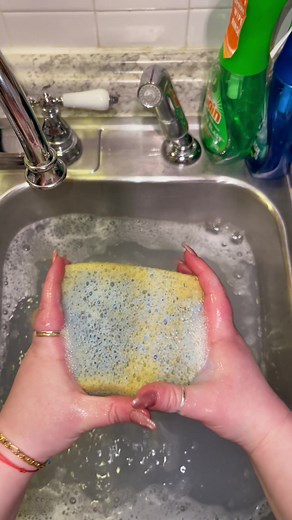 Rinsing Pine & Ariel Paste Sponges in hot water 🫧 it gets super sudsy 🫧 #asmr #sudsy #DoritosTriangleTryout #fyp #rinse #spongesqueezing #viral #paste #suds #oddlysatisfying #fy #asmrsounds #cleantok #spongebabyasmr