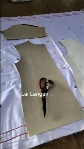 Menggunting pola baju #cuttingfabric #pattern #sewing