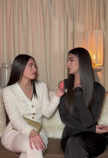 Elisa al Fashion Show di Guess: Il Suo Look