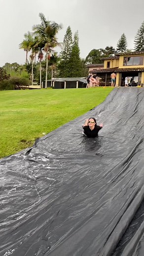 Celebrar tus 28 años con una piñata es superior 💘🌭🥏🧃🛝 🍰🎢🧼@Camila 👼🏼 @VHESE @Luis Miguel