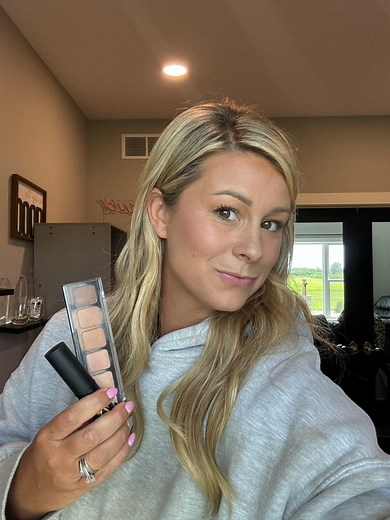 Celesty’s new cream palette is BACK IN STOCK!! Here is my honest review! You know I 💯 LOVE Seint….But let’s talk about this new cream palette from Celesty! Pros: •Affordable (only $29 for customers-insane) •Ultra creamy •Meets European Standards (heck yes!)•A little goes a long way •Great way to dip your toe into cream makeup Cons:•Not customizable •Does not include your whole face (need a blush) •Once you run out of a color you’d have to buy the whole palette againBottom line: This is a GREAT 