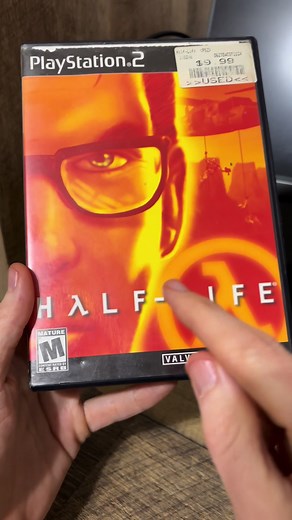 Playing Half-Life on PS2 & PC
