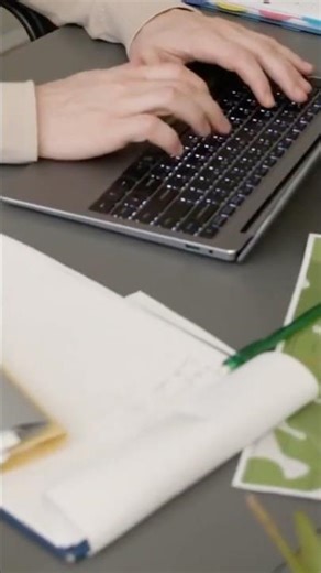 People Still Use Windows 10 #shorts #ytshorts