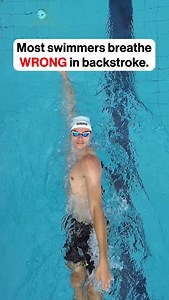 ✅ Many swimmers think backstroke breathing doesn’t matter because the air is always there. That’s not true. Backstroke still has rhythm. And if you ignore it, water will hit your face constantly. 💡 Why water splashes your mouth With correct backstroke technique, one shoulder lifts out of the water during recovery. That shoulder pushes water toward your face. If you inhale at the wrong moment, water comes straight in. ✅ The correct breathing pattern Breathe every single stroke. Inhale when your 