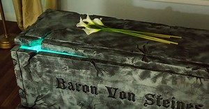 DIY Halloween Graveyard Crypt