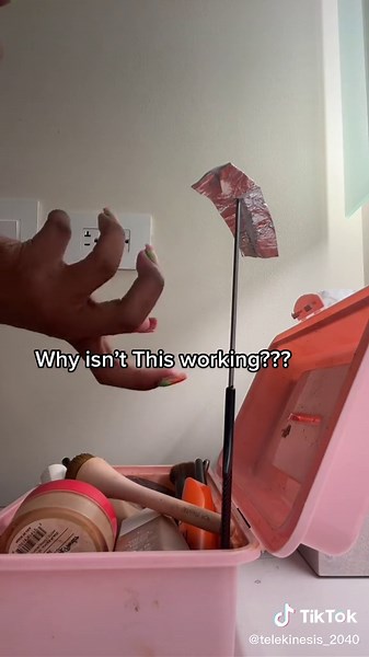 #telekinesis #telekinetic #energymanipulation #movingthingswithmind #anytips?? #hateisblocked #levetating