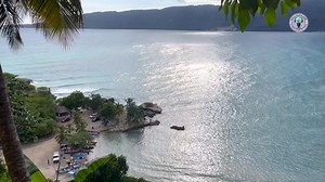 Jacmel, joyau pittoresque du Sud-Est. Située dans le département du Sud-Est d’Haïti, Jacmel est une ville réputée pour son charme pittoresque et son riche patrimoine culturel. Bordée par la mer des Caraïbes et entourée de paysages naturels attrayants, elle demeure une destination prisée pour son ambiance artistique, son architecture coloniale et ses sites touristiques emblématiques. Jimmy Anty Radio La Vallée de Jacmel | La fierté du sud-est d’Haiti Pour écouter la radio cliquez sur ce lien rtlv