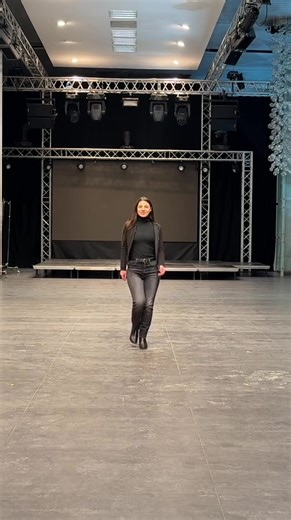 Подготовка к Christmas Fashion Show в Национальной школе красоты #fashionshow