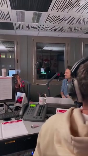 5.1K views · 210 reactions | Bon Mercredi ! ⏰ Même le 1er novembre nous sommes là en direct de 6H à 10H 拾️ | M Radio | Facebook