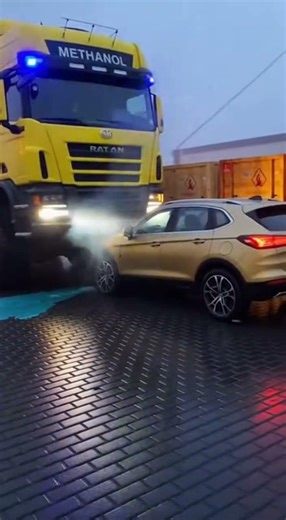 Heavy 24-ton Methanol-Synthesis Truck Pushes Gold Crossover Across Wet Yard