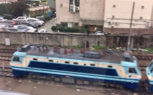 不出意外的话这是最后一次看到上局SS8了,为期137天的上局SS8热备轮换已经结束,现在在上海机务段冷备中