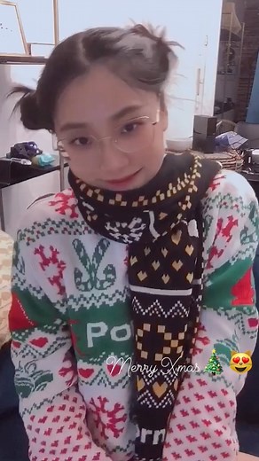 June Liu SpicyGum | I got my gift🎁😻🎄 | Instagram