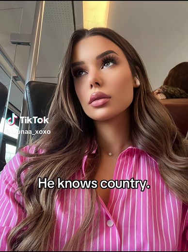 Who else is an old school rock fan? 🤘🏽 Can you play the intro on the guitar? 🎸