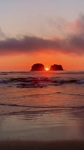 58K views · 1K reactions | These Oregon Coast sunsets sure are amazing. #oregoncoast #oregonexplored #tillamookcoast #endofsummer #beachsunset #beachvibes #beachlife #beachliving #sunsetbeach | Trent Olson | Facebook