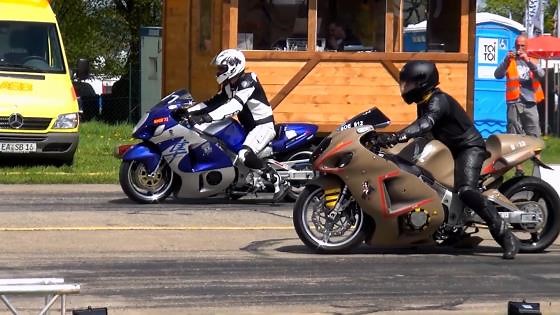 Drag race between two Suzuki Hayabusas