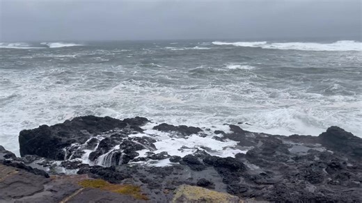 Here is another video I took on Thursday of the building King Tides in Depoe Bay. The ocean was quite angry with wind gusts by afternoon increasing to around 50 mph. Breaking waves just offshore were easily 20 feet or more at times. | RyanWeather.Com